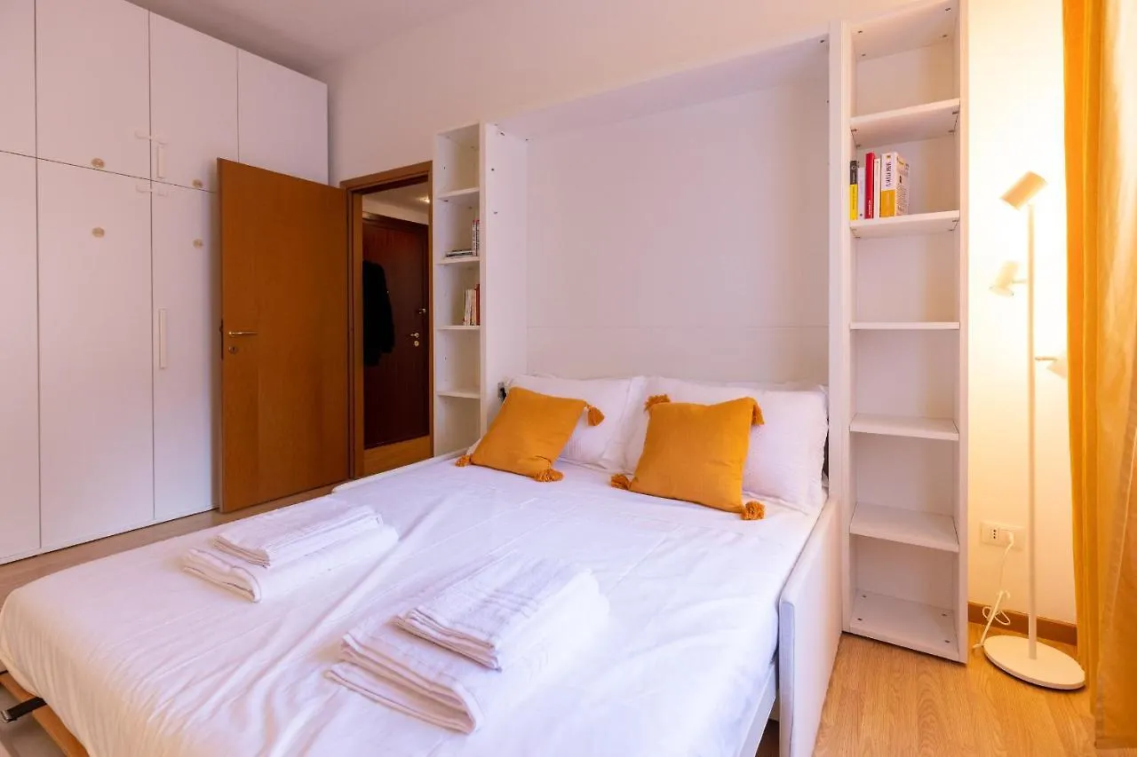 Piccola Parigi Design Apartment Milano Italy
