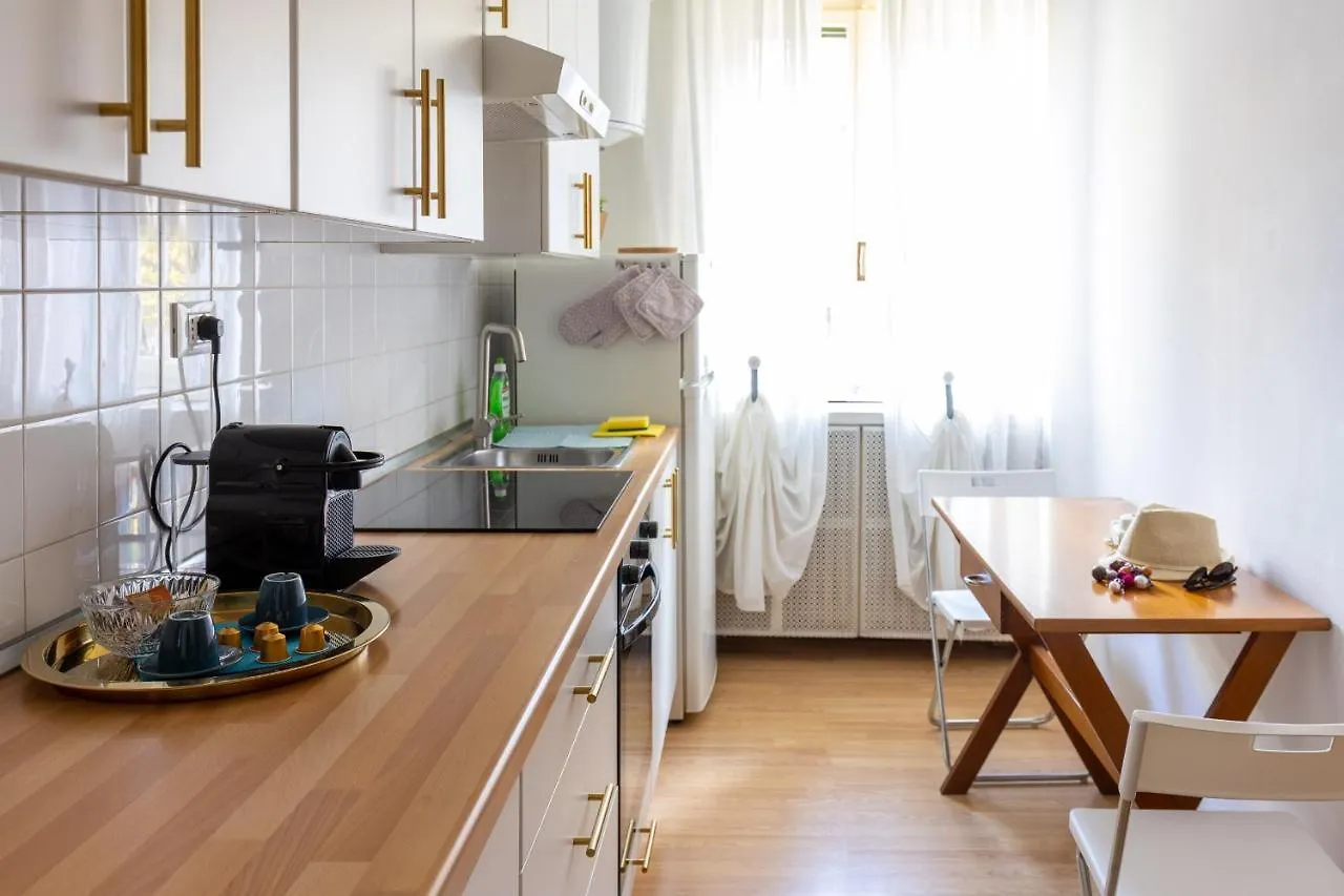 Piccola Parigi Design Apartment Milano Italy