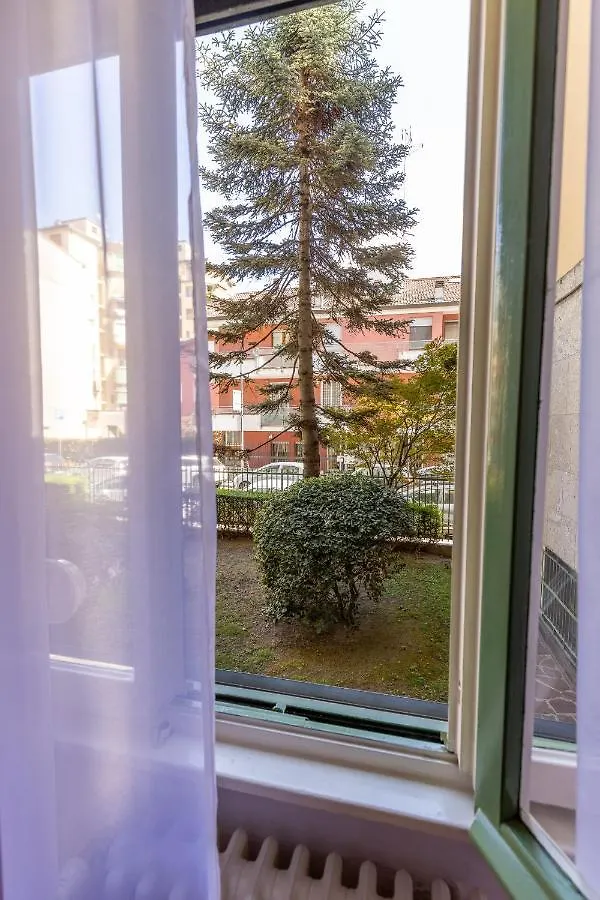 Piccola Parigi Design Apartment Milano Italy