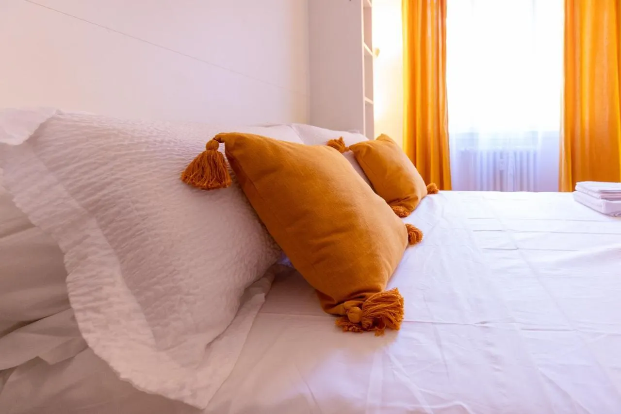 Piccola Parigi Design Apartment Milano Italy
