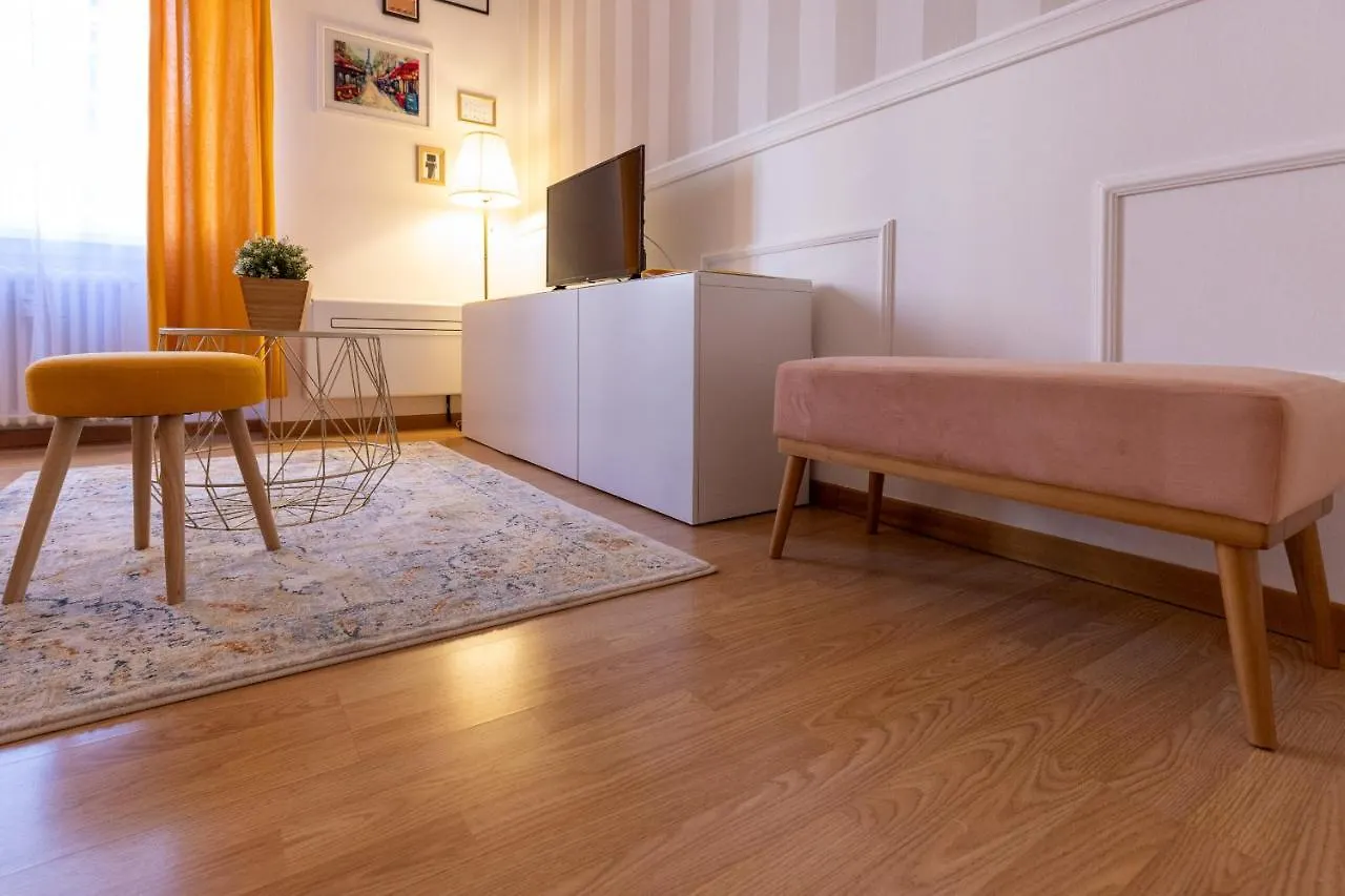 Piccola Parigi Design Apartment Milano 0*,